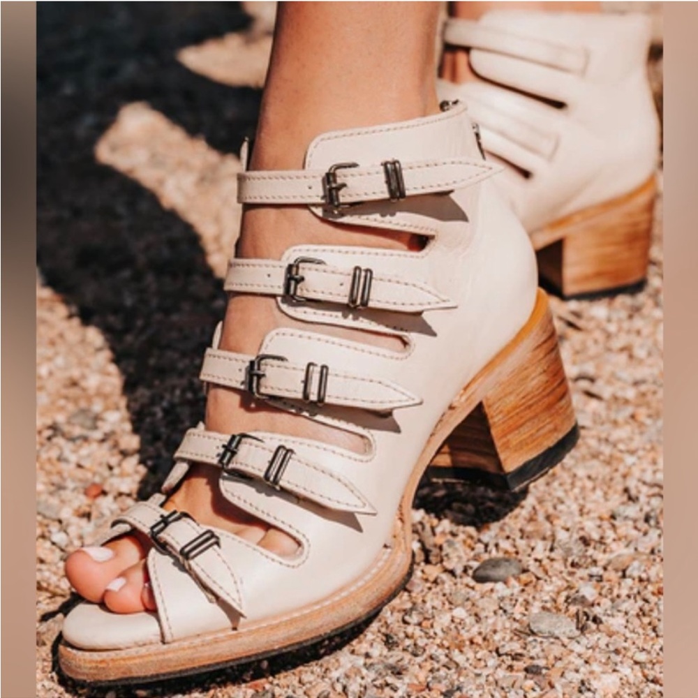Freebird Quinn beige size 10. Brand New in box, never worn. Bought wrong size.